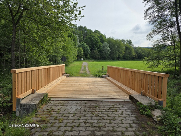 Die erneuerte Holzbrücke im oberen Lüttergrund