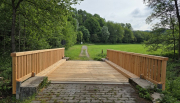 Die erneuerte Holzbrücke im oberen Lüttergrund