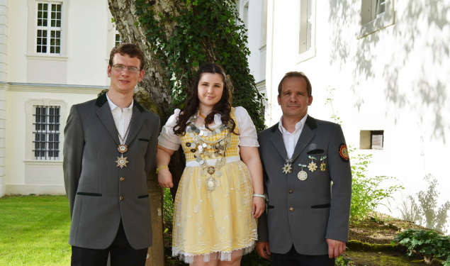 v.l. 1. Ritter Sascha Vogler,Königin: Nadine Zentgraf, 2. Ritter: Stefan Zentgraf