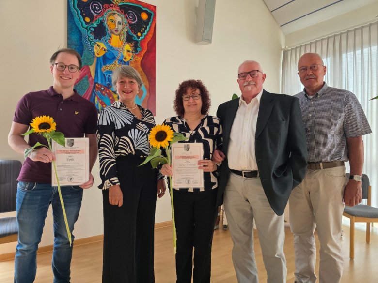 Bürgermeisterin Alexandra Ballweg mit den beiden Jubilaren David Wagner und Ulla Gensler sowie die beiden Amtsvorgänger Bürgermeister a. D. Wolfgang Wehner und Bürgermeister a. D. Manfred Helfrich Bürgermeisterin Alexandra Ballweg mit den beiden Jubilaren David Wagner und Ulla Gensler sowie die beiden Amtsvorgänger Bürgermeister a. D. Wolfgang Wehner und Bürgermeister a. D. Manfred Helfrich